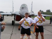 Двоє іванофранківців потягнули винищувач МіГ-29